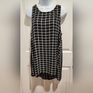 Sleeveless top from Elodie.